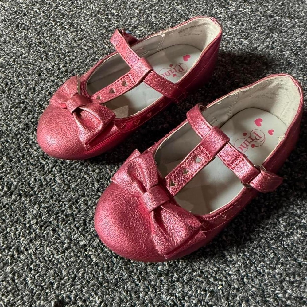 Disney Princess Pink Metallic Leather Mary Jane Shoes Bow Heart Cutout Size 6C